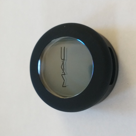 MAC Good Jeans Powder Kiss Soft Matte Eyeshadow - Picture 4 of 7